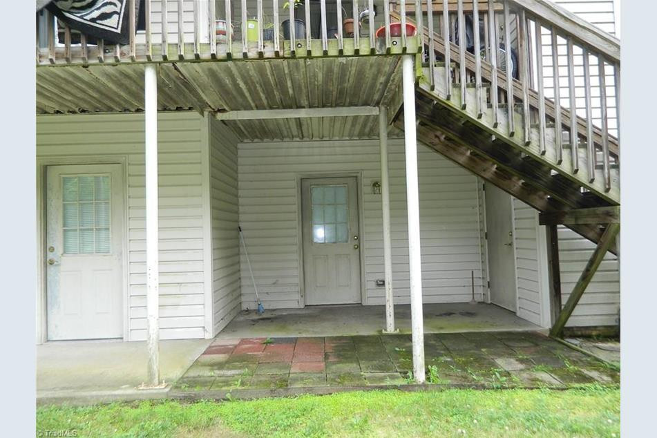 High Point House: 819 Belmont Dr