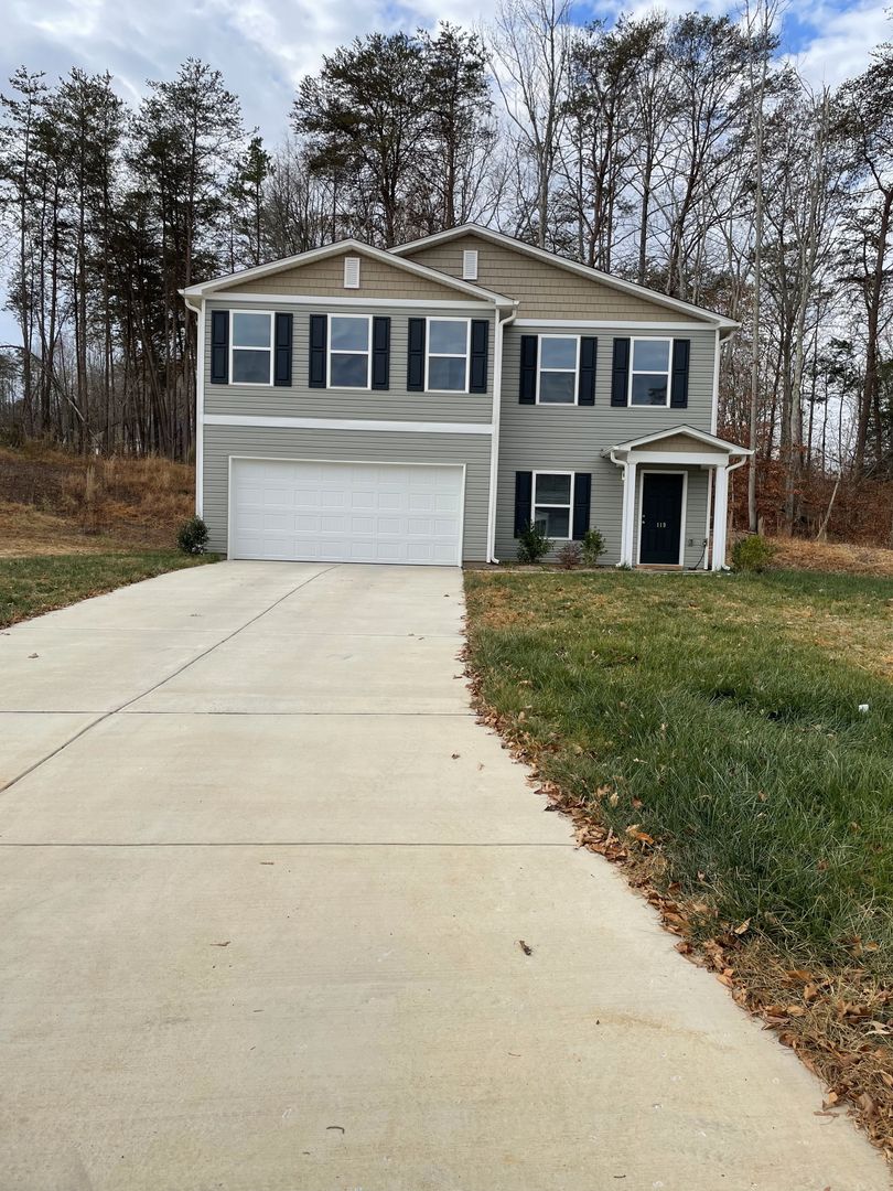 Mocksville House: 119 W Carmel Cove Dr