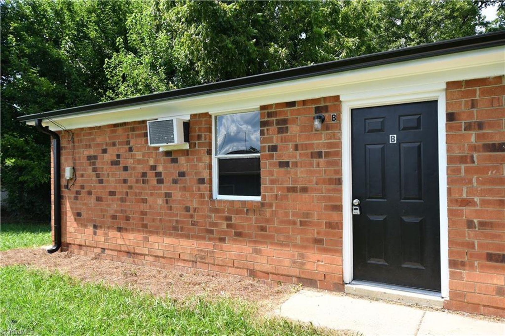 High Point Apartment: 2412 Van Buren St