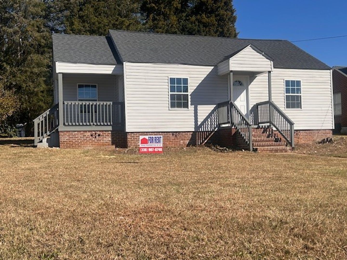 Lexington House: 626 W Center St