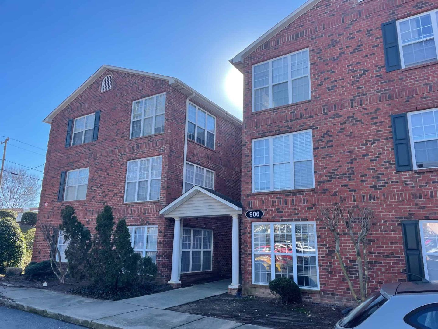 Greensboro Apartment: 906 Howard St