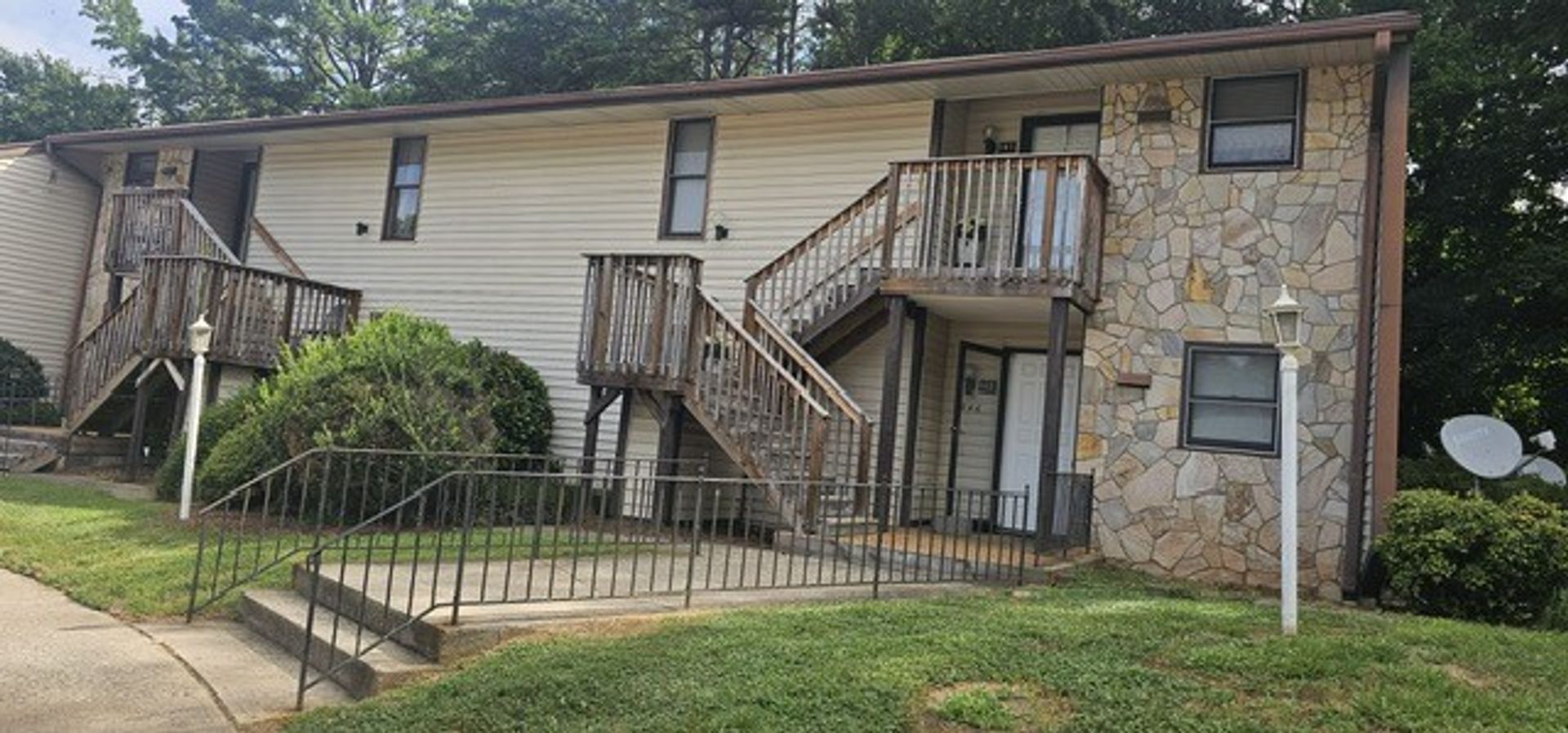 Winston salem Condo: 946 unit 142 S Ridge Ct