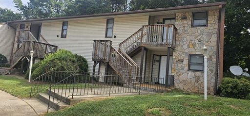 **** HALF OFF FIRST FULL MONTH RENT **** – photo 1