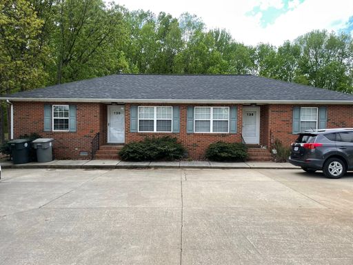 2 Bed, 2 Bath duplex located in Asheboro on Lambert Drive! $1,000 Month $1,000 Deposit! – photo 1