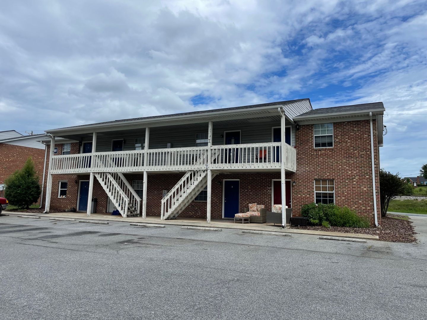 ASHEBORO Apartment: 732-740-806-818 HAMMER AVE.