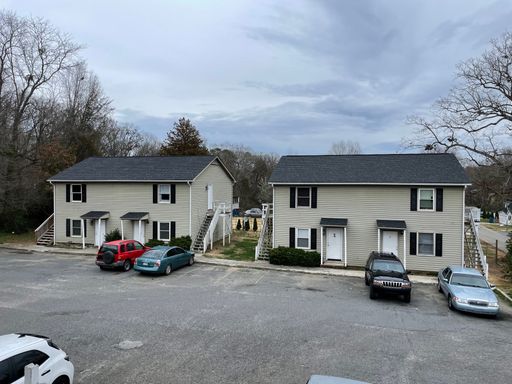 2 Bed, 1 Bath Apartment In Ramseur Downstairs, Available Now!! – photo 1