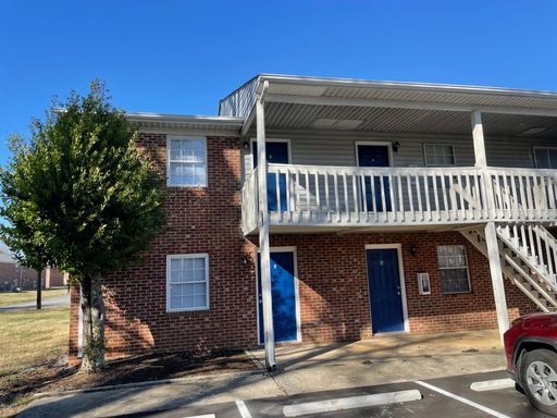 1 BDRM 1 BA APARTMENT AVAILABLE NOW!! **ATTENTION SPECIAL** ONE MONTH'S RENT FREE!! (LAST MONTH WILL BE THE FREE MONTH)