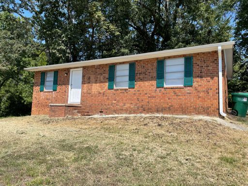 3 Bed, 1 Bath brick home located in Highpoint! – photo 1