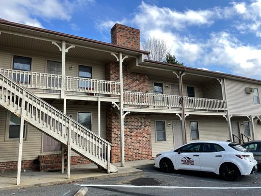 1 BDRM 1 BA APARTMENT $725 RENT $725 DEPOSIT