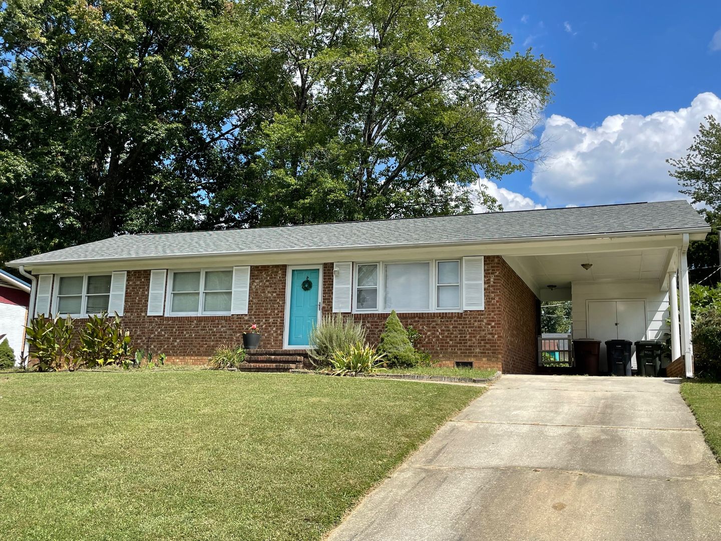 BEAUTIFUL 3 BED, 1.5 BATH BRICK HOME LOCATED IN GREENSBORO!