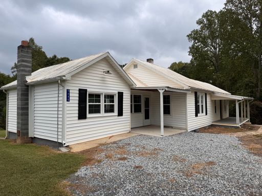 Newly Renovated 2 Bed, 1 Bath Farmhouse Located In The Country! – photo 1