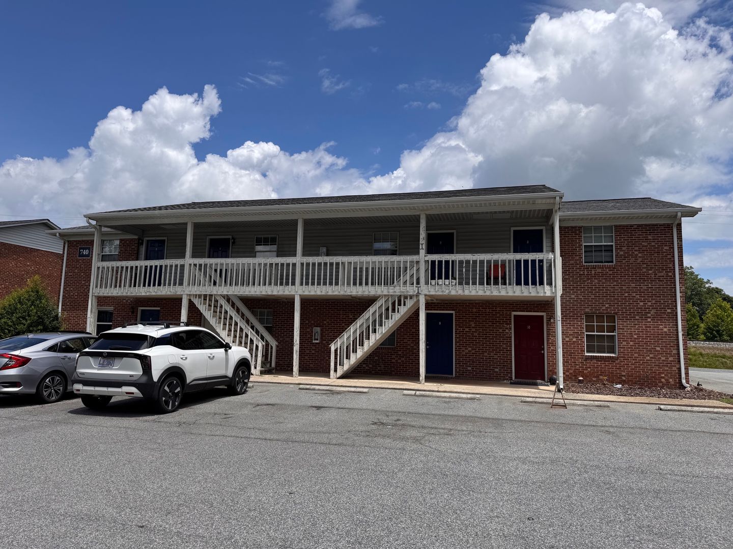 ASHEBORO Apartment: 732-740-806-818 HAMMER AVE.