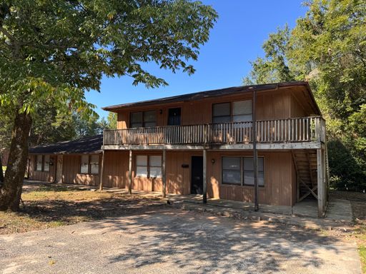 2 Bed, 1 Bath Apartment With Water Included! – photo 1