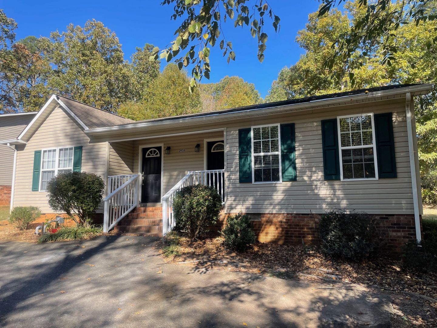 RANDLEMAN Apartment: 2956 FOREST PARK DR.