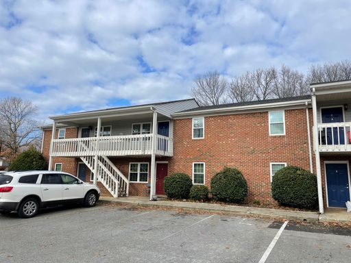 705-D, 2 BEDROOMS 2 BATHS, PET FRIENDLY, ASHEBORO $925 MONTH, $925 DEPOSIT **ATTENTION SPECIAL** ONE MONTH'S RENT FREE!! (LAST MONTH WILL BE THE FREE MONTH) – photo 1