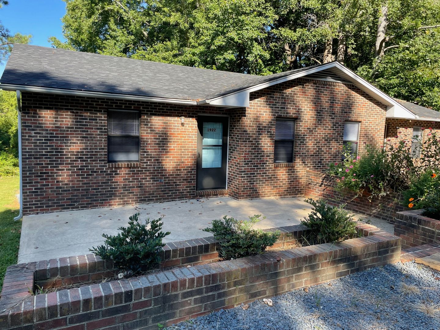 ASHEBORO Apartment: 1920-1922 DENNIS ST