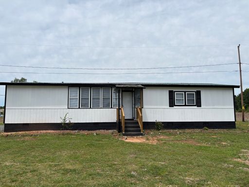 2-3 BED, 1.5 BATH MOBILE HOME LOCATED IN DENTON