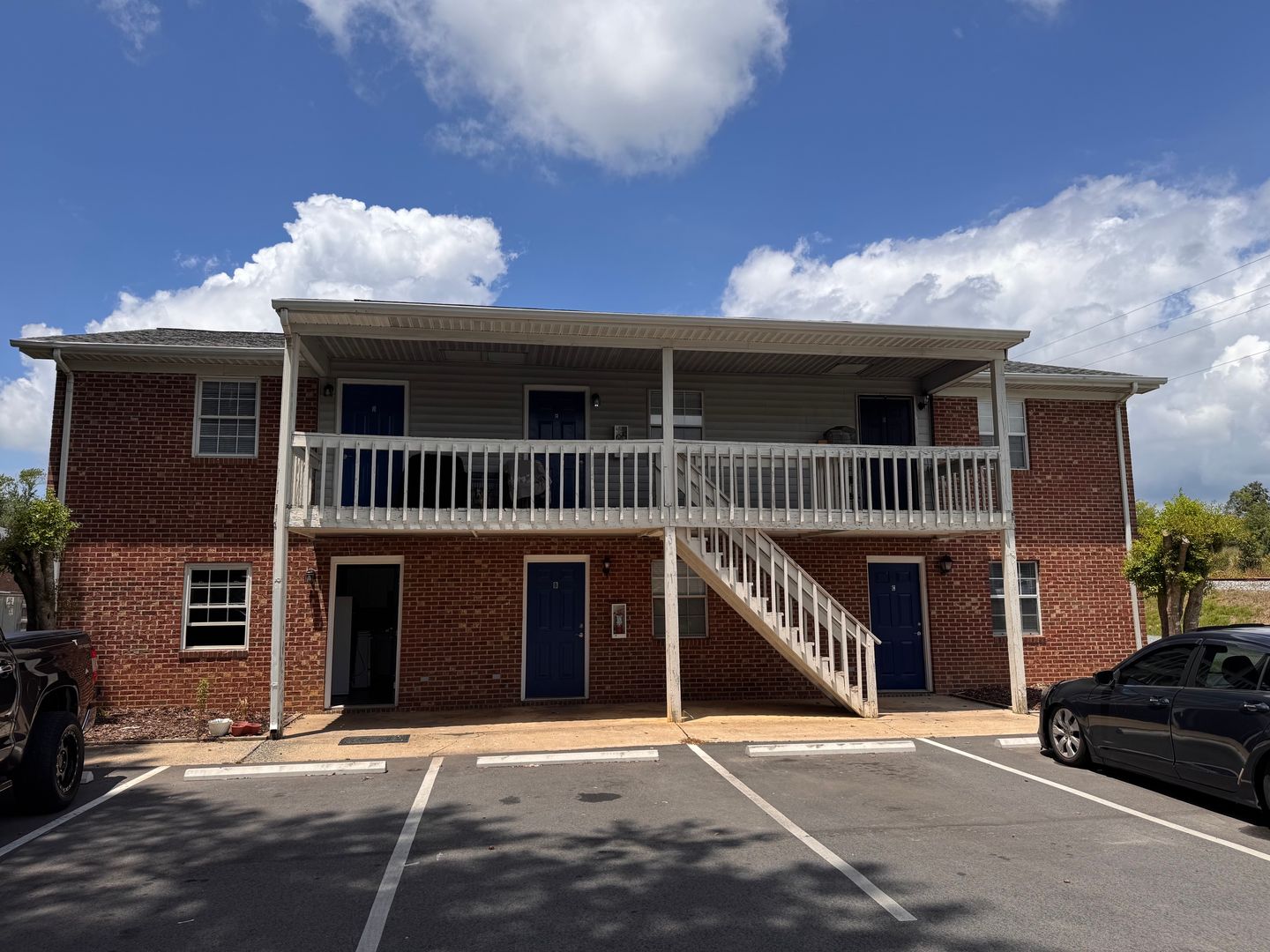 ASHEBORO Apartment: 732-740-806-818 HAMMER AVE.