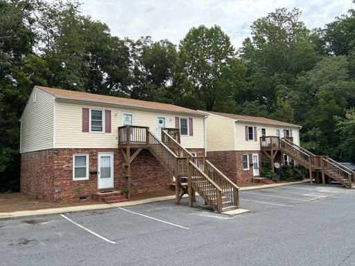1 BED, 1 BATH APARTMENT- WITH WATER INCLUDED!