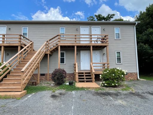 1 BEDROOM 1 BA APARTMENT WATER INCLUDED!