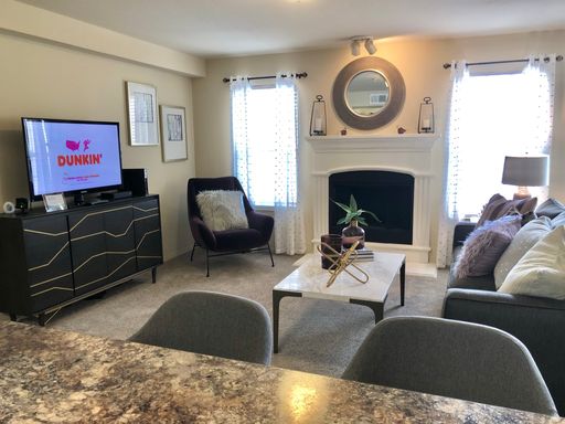 1 bed 1 bath with Fireplace – photo 1