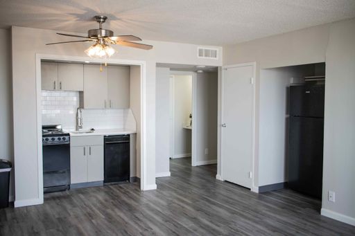 Fully Renovated Studio – photo 1