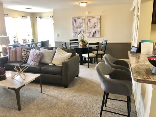 1 bed 1 bath with study/sunroom – photo 1