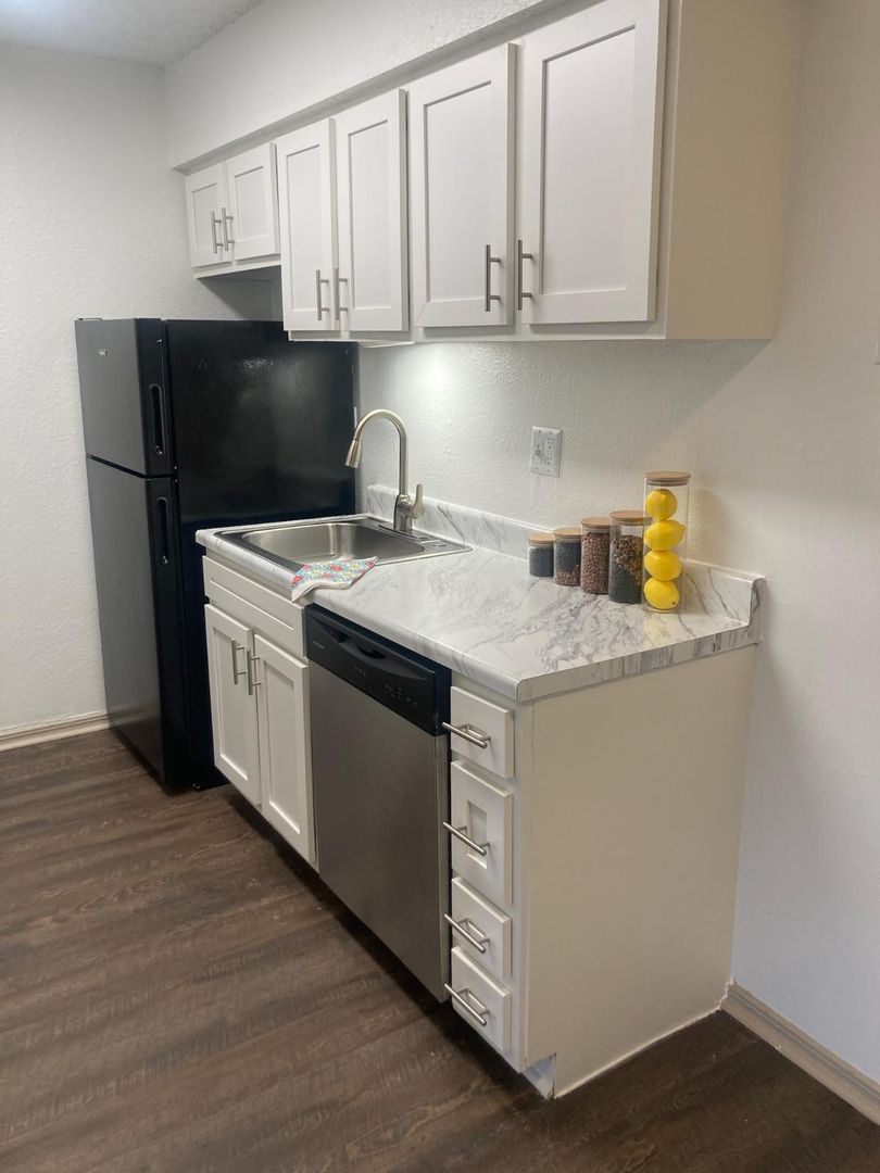 Broken Arrow Apartment: 2607 E Albany St