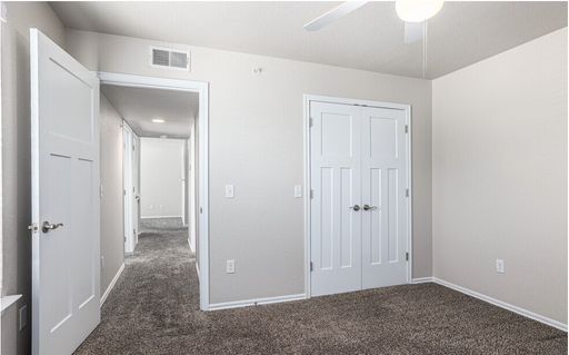1 bedroom 1 bath Full – photo 1