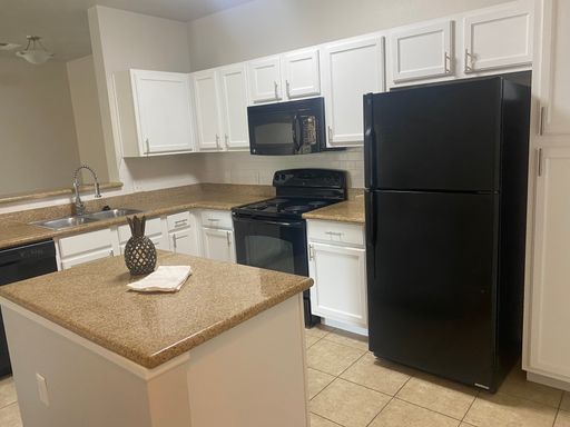 Two-bedroom Reno Lower
