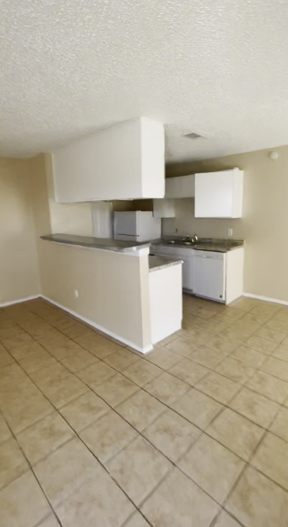 Fort Worth Apartment: 3402 Colonial Dr