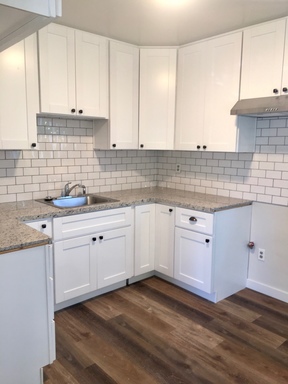 Large 2 bedroom 2 bath remodeled upstairs apartment