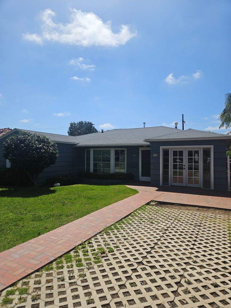 Coronado House: 140 G Avenue