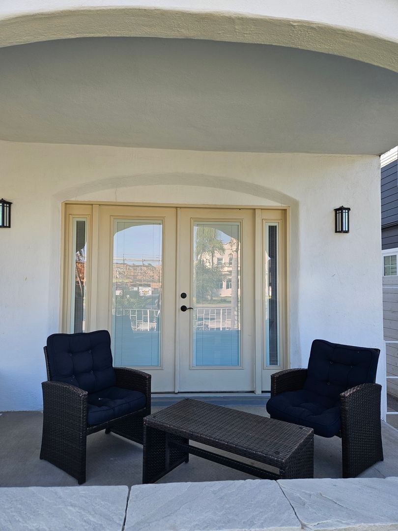 Coronado Apartment: 540 Orange Avenue