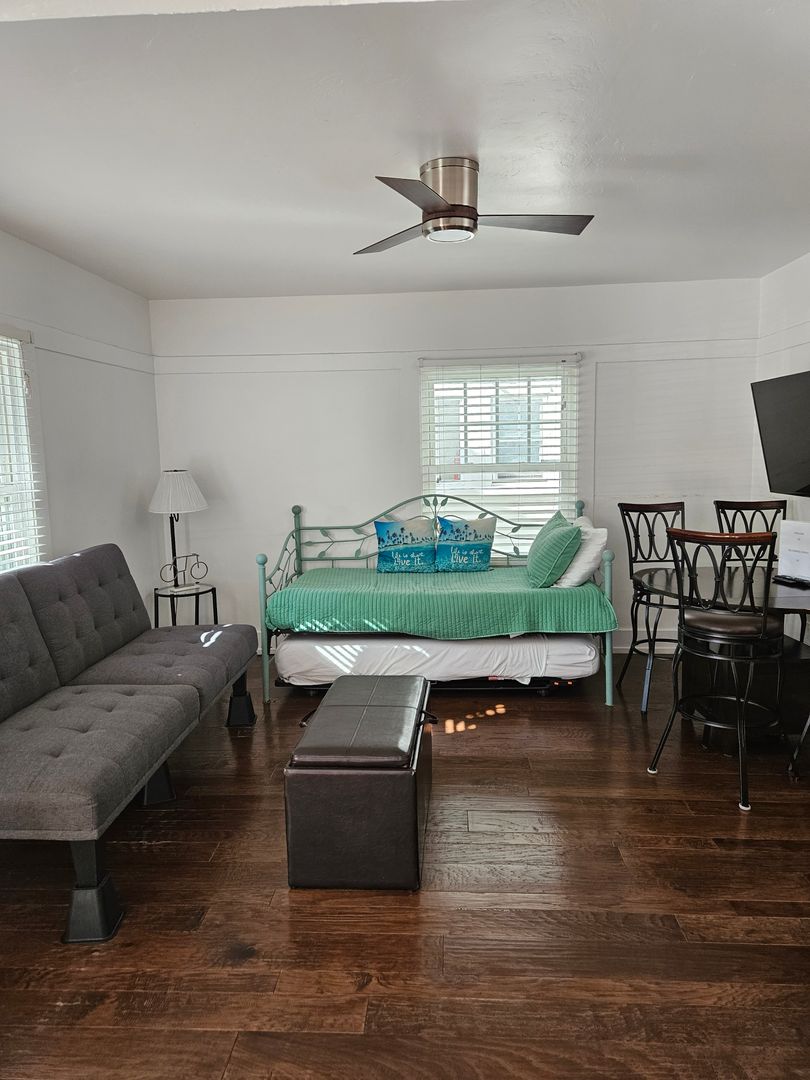 Coronado Apartment: 181 Orange Avenue