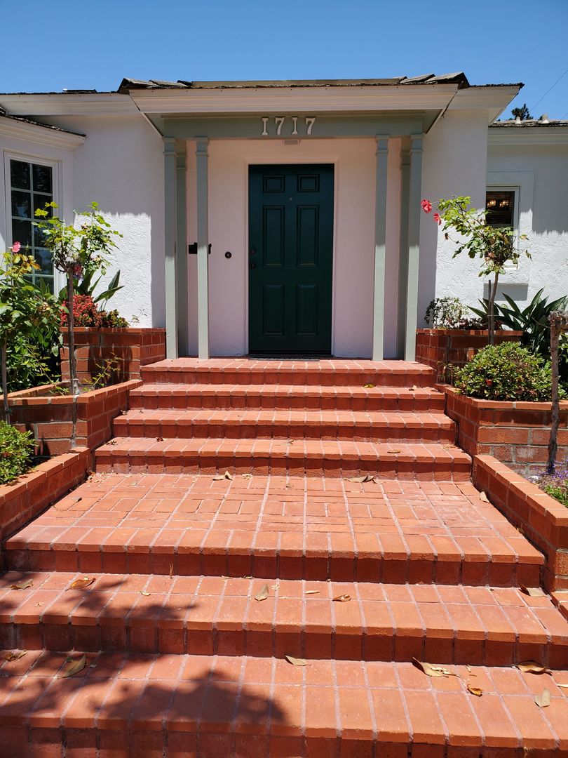 Coronado House: 1717 Visalia Row