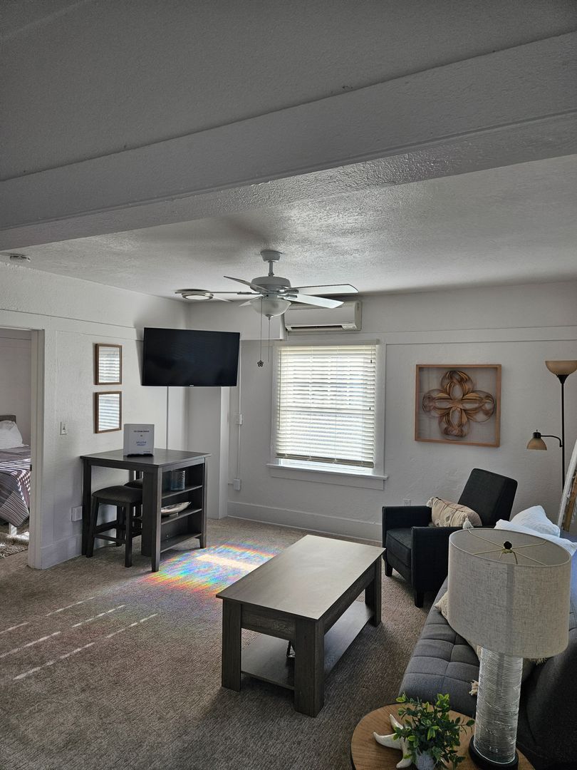 Coronado Apartment: 181 Orange Avenue