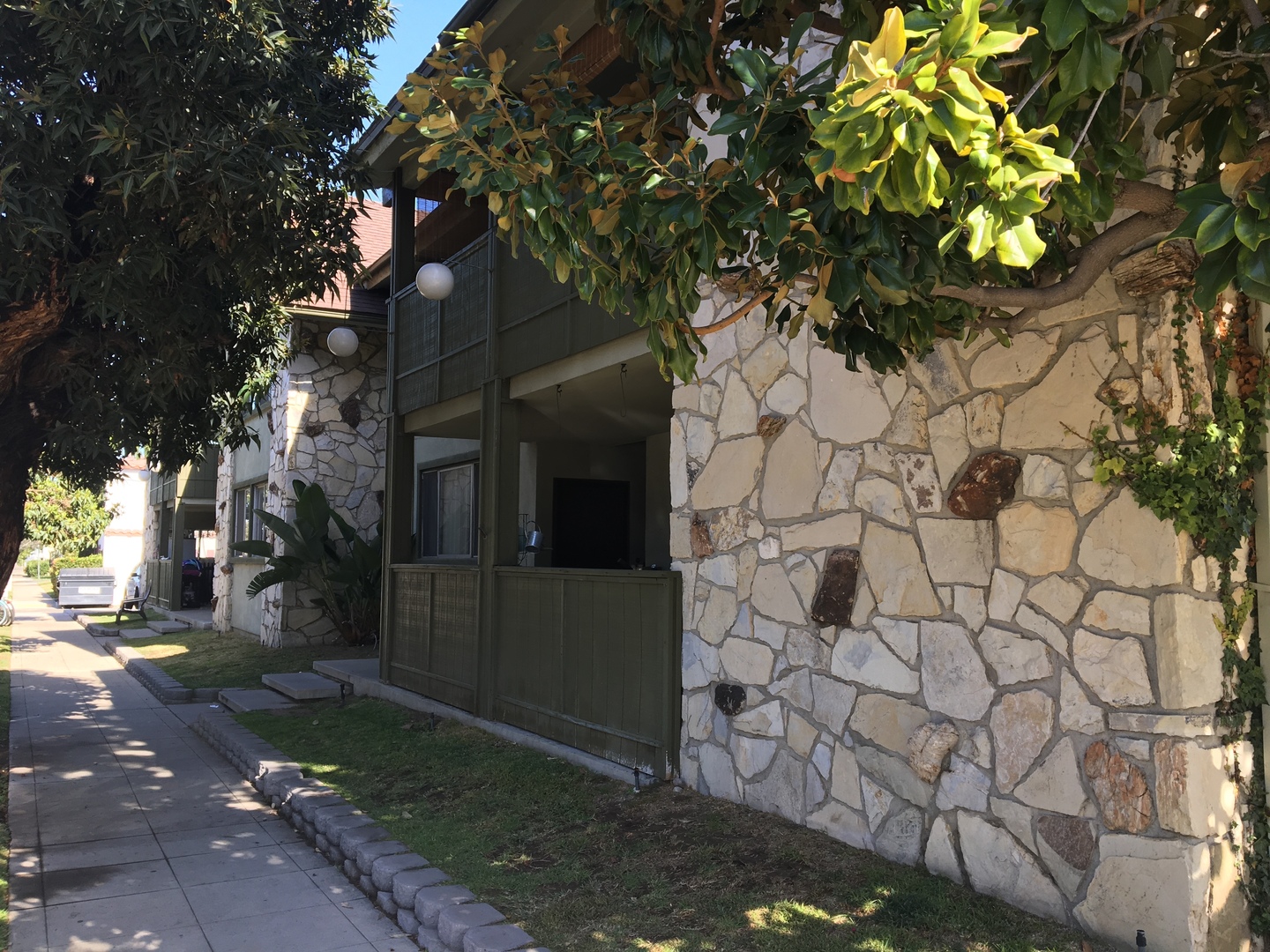 Coronado Apartment: 917-929 6th Street