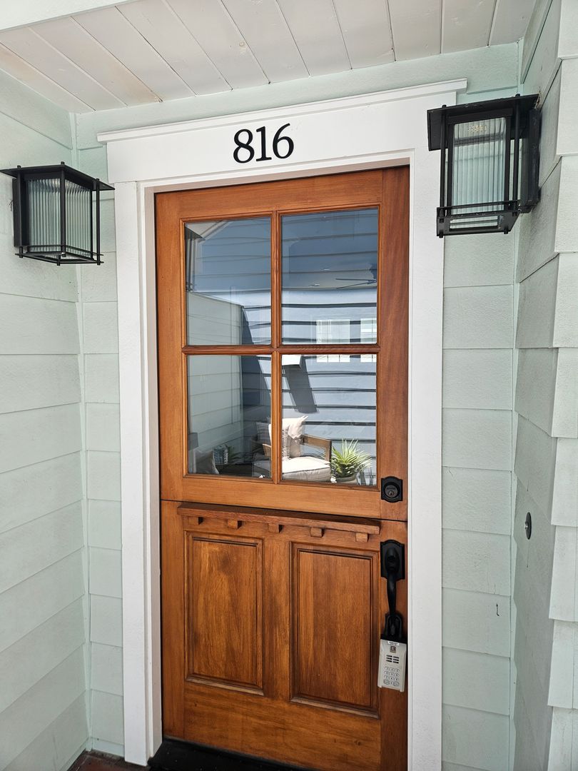 Coronado House: 816 F Avenue