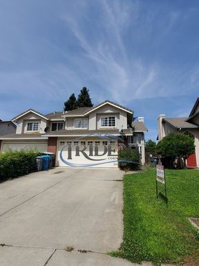 Spacious 3 bedroom 2.5 bathroom available now! – photo 1
