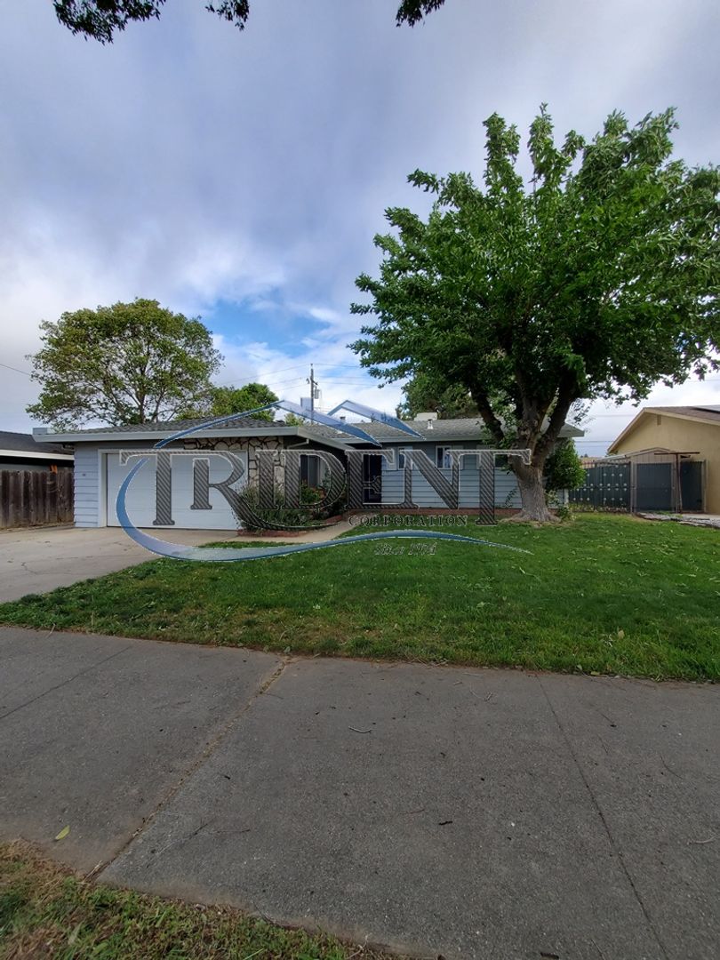 Yuba City House: 745 Queens Avenue