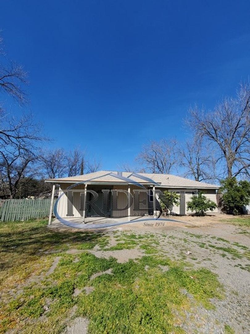 Marysville Apartment: 1821 Duplex & 1825 Sierra Way