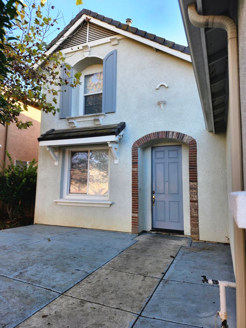 Yuba City House: 2036 La Rabyn Drive