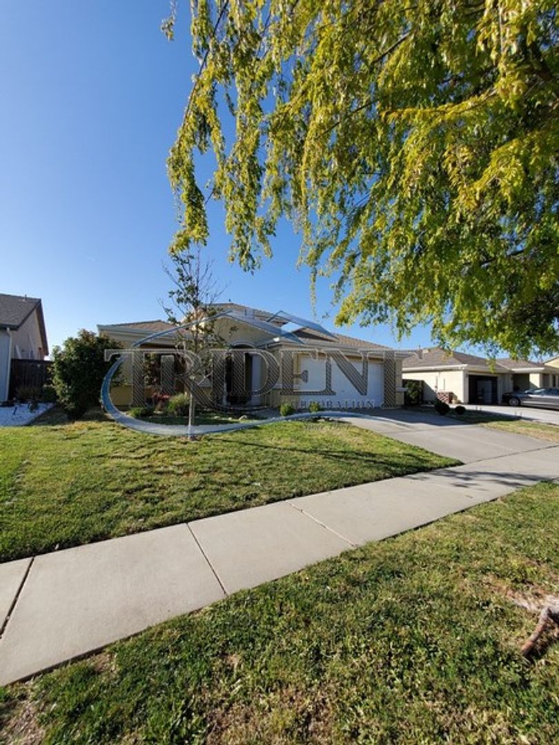 Plumas Lake House: 1430 Minories Dr.