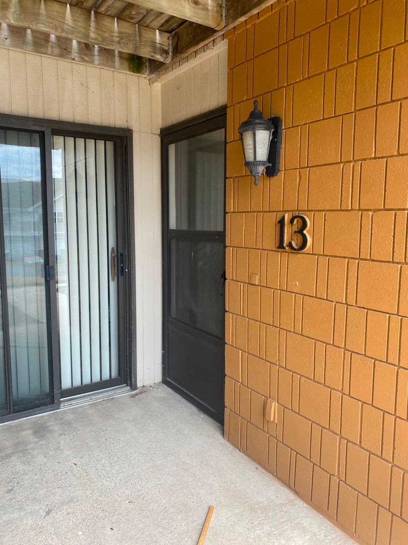 Milwaukee Apartment: 8183 N 107th St.