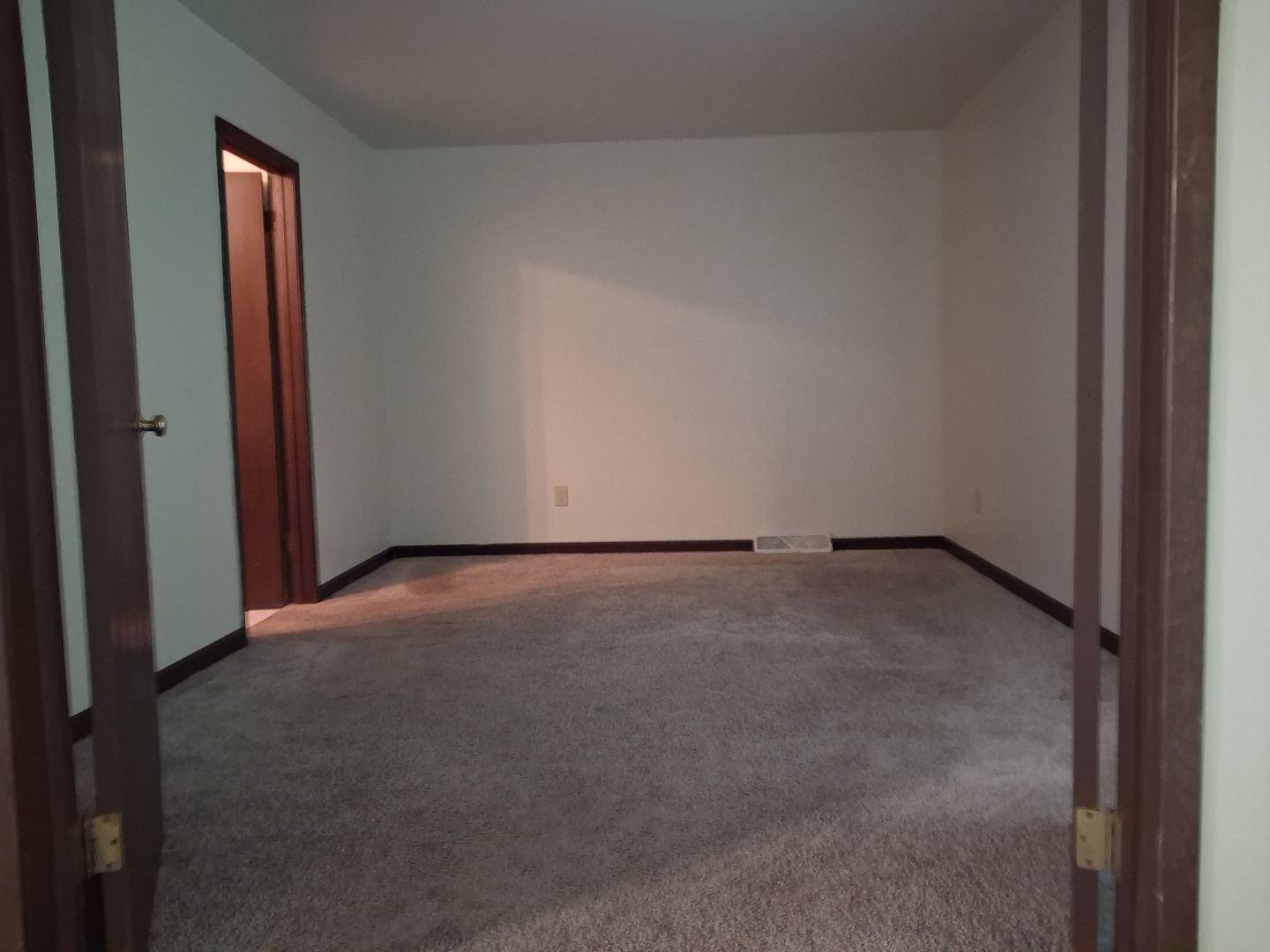 Milwaukee Apartment: 8183 N 107th St.