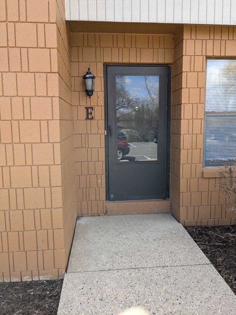 Milwaukee Apartment: 8183 N 107th St.