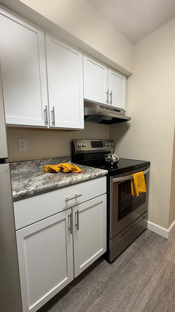 Milwaukee Apartment: 8183 N 107th St.