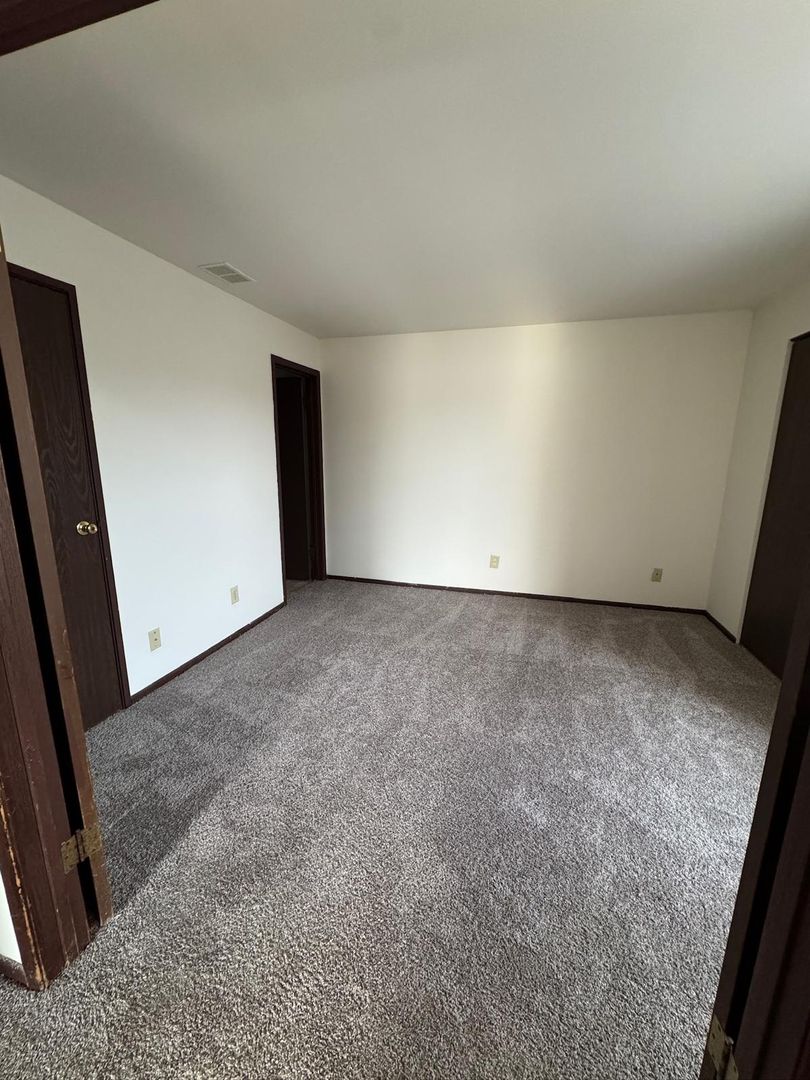 Milwaukee Apartment: 8183 N 107th St.