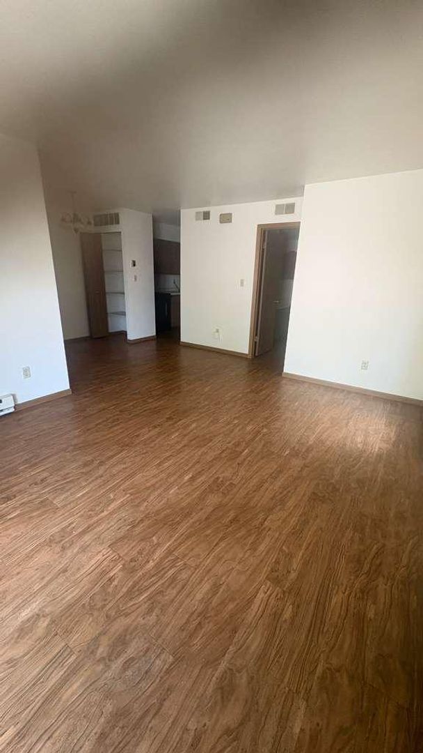 Milwaukee Apartment: 8183 N 107th St.